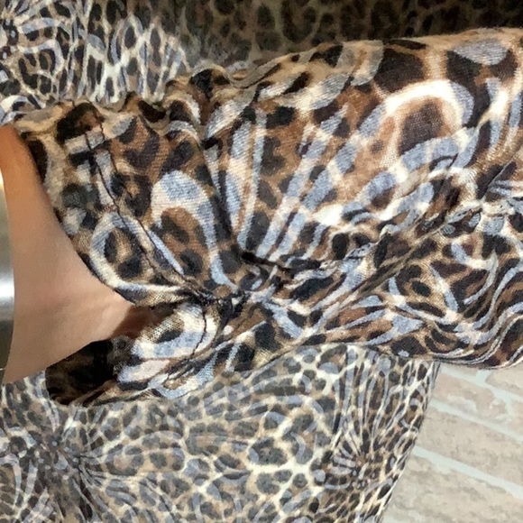 Kenneth Cole New York - Sz M - transparent pattern floral cheetah ruched sleeves - Picture 4 of 7